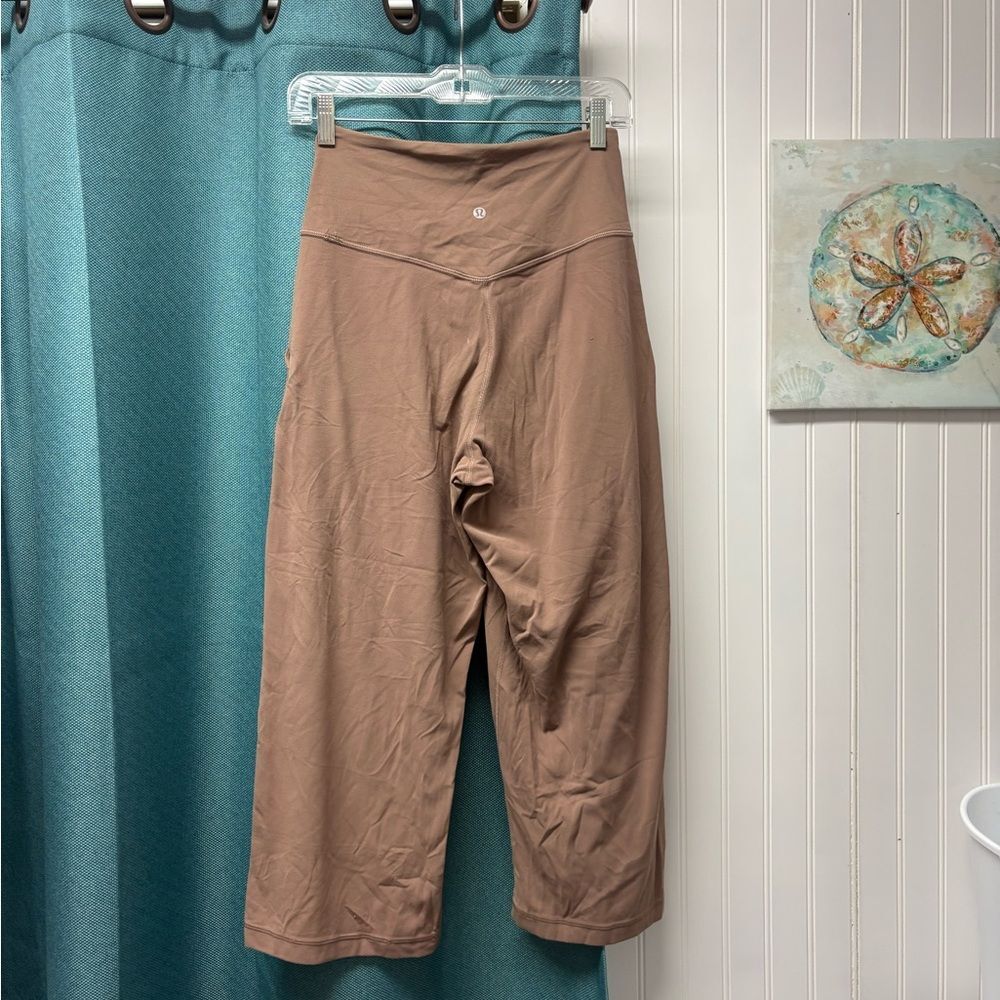 lululemon athletica Wide Leg Cropped Pants in Tan Size 6 - Picture 4 of 8